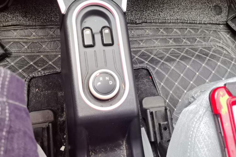 Used Wuling Hongguang MINIEV 2021 Macaron Fashion Model Lithium Iron Phosphate Gear Lever