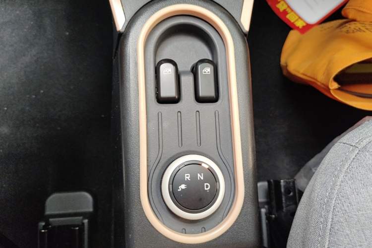Used Wuling Hongguang MINIEV 2021 Macaron Fashion Edition Lithium-Ion Battery Gear Lever