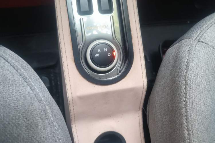 Used Wuling Hongguang MINIEV 2021 Macaron Premium Model – Lithium Iron Phosphate Gear Lever