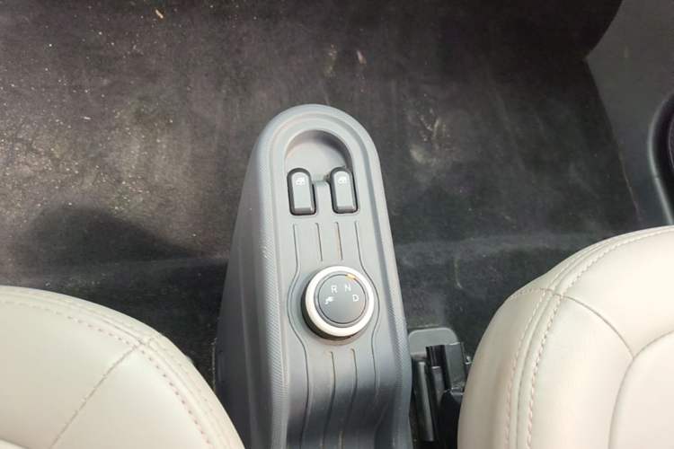Used Wuling Hongguang MINIEV 2021 Macaron Premium Model – Lithium Iron Phosphate Gear Lever