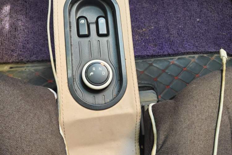 Used Wuling Hongguang MINIEV 2021 Macaron Fashion Model Lithium Iron Phosphate Gear Lever