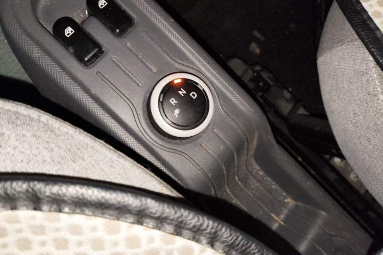 Used Wuling Hongguang MINIEV 2021 Macaron Premium Model – Lithium Iron Phosphate Gear Lever