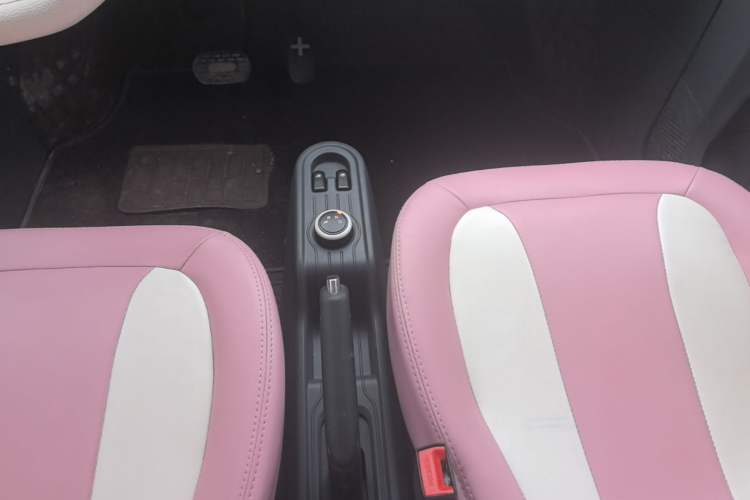 Used Wuling Hongguang MINIEV 2021 Macaron Sandwich Model 120 km Lithium Iron Phosphate Gear Lever