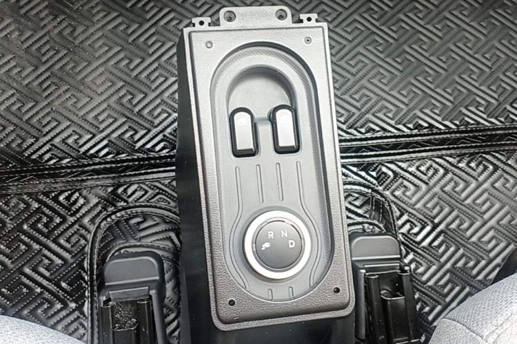Used Wuling Hongguang MINIEV 2021 Macaron Premium Model – Lithium Iron Phosphate Gear Lever