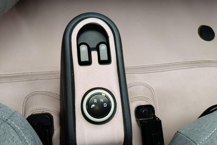 Used Wuling Hongguang MINIEV 2021 Macaron Premium Model – Lithium-NMC Gear Lever