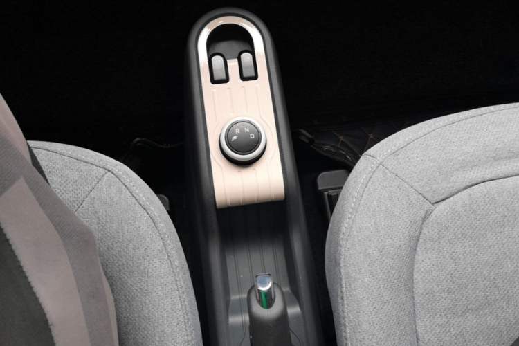Used Wuling Hongguang MINIEV 2021 Macaron Premium Model – Lithium Iron Phosphate Gear Lever
