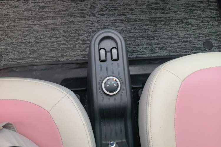 Used Wuling Hongguang MINIEV 2021 Macaron Fashion Model Lithium Iron Phosphate Gear Lever