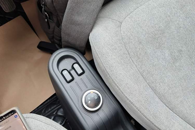 Used Wuling Hongguang MINIEV 2021 Macaron Fashion Model Lithium Iron Phosphate Gear Lever