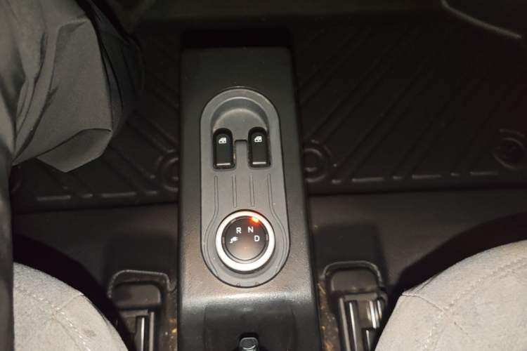 Used Wuling Hongguang MINIEV 2021 Macaron Premium Model – Lithium Iron Phosphate Gear Lever