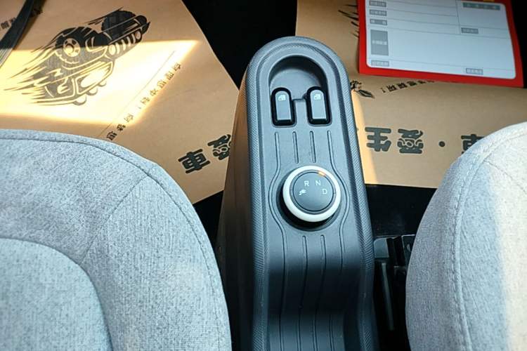 Used Wuling Hongguang MINIEV 2021 Macaron Fashion Model Lithium Iron Phosphate Gear Lever
