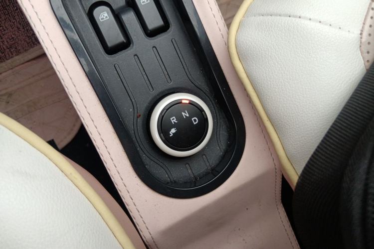 Used Wuling Hongguang MINIEV 2021 Macaron Fashion Model Lithium Iron Phosphate Gear Lever