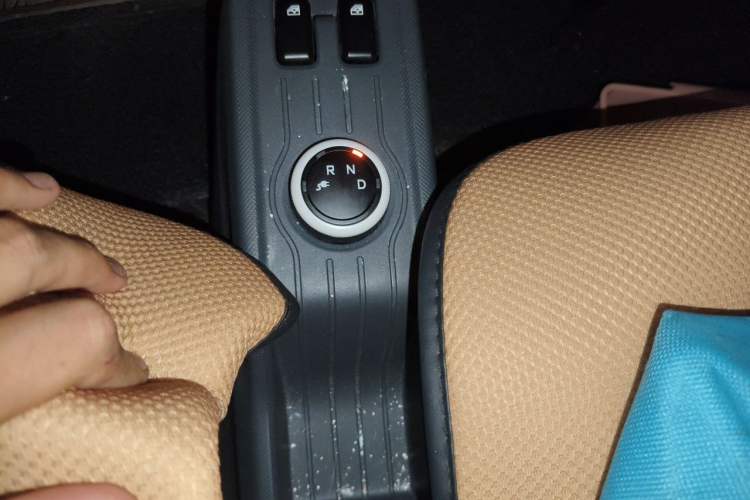 Used Wuling Hongguang MINIEV 2021 Macaron Premium Model – Lithium Iron Phosphate Gear Lever