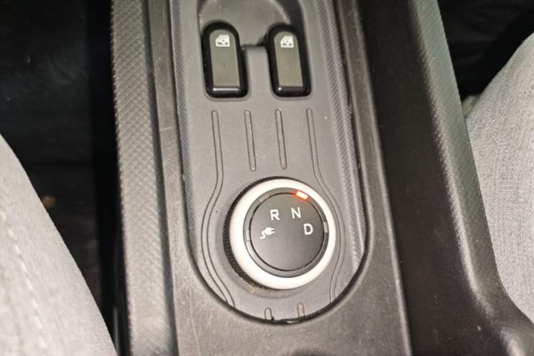 Used Wuling Hongguang MINIEV 2021 Macaron Fashion Edition Lithium-Ion Battery Gear Lever