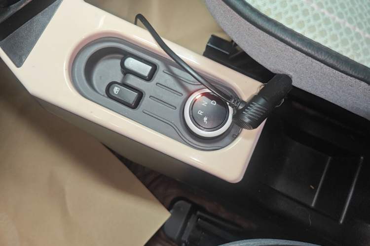 Used Wuling Hongguang MINIEV 2021 Macaron Premium Model – Lithium Iron Phosphate Gear Lever