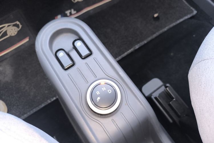 Used Wuling Hongguang MINIEV 2021 Macaron Premium Model – Lithium-NMC Gear Lever