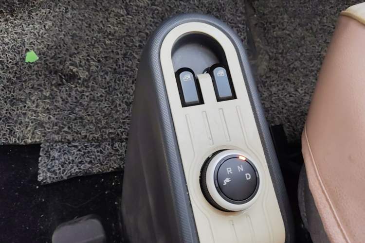 Used Wuling Hongguang MINIEV 2021 Macaron Fashion Model Lithium Iron Phosphate Gear Lever