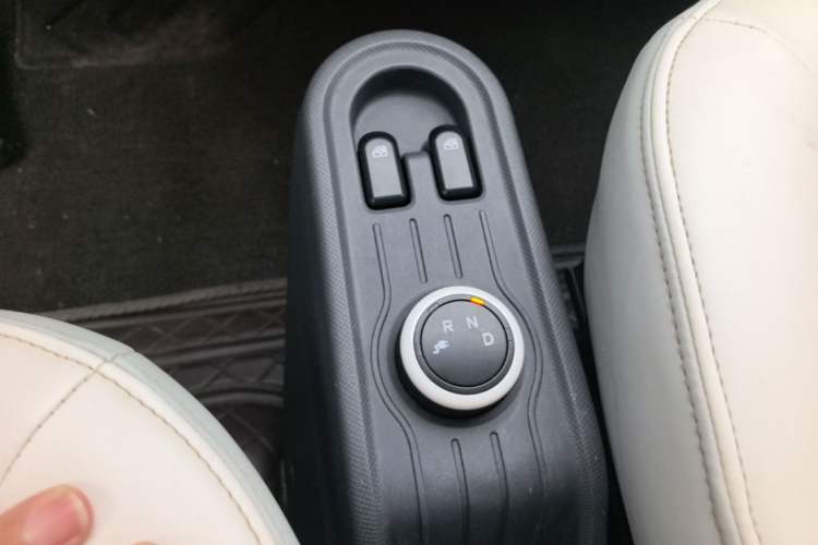 Used Wuling Hongguang MINIEV 2021 Macaron Premium Model – Lithium-NMC Gear Lever
