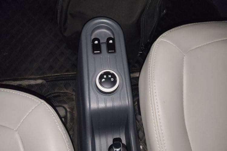 Used Wuling Hongguang MINIEV 2021 Macaron Fashion Model Lithium Iron Phosphate Gear Lever