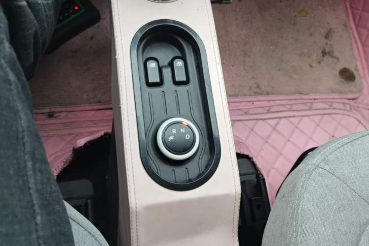 Used Wuling Hongguang MINIEV 2021 Macaron Premium Model – Lithium Iron Phosphate Gear Lever