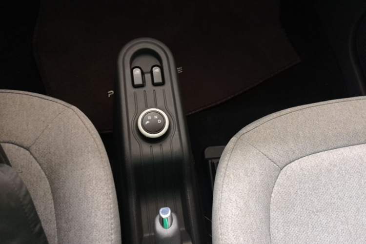 Used Wuling Hongguang MINIEV 2021 Macaron Fashion Model Lithium Iron Phosphate Gear Lever
