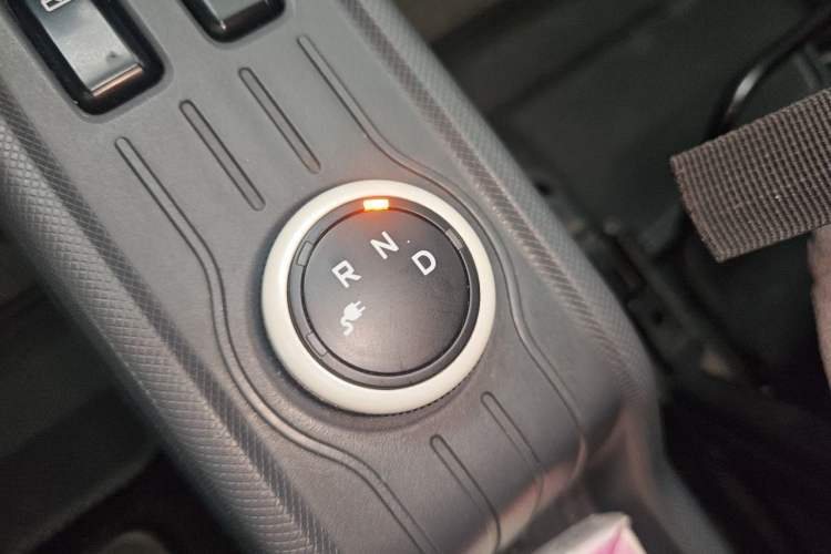 Used Wuling Hongguang MINIEV 2021 Macaron Fashion Model Lithium Iron Phosphate Gear Lever