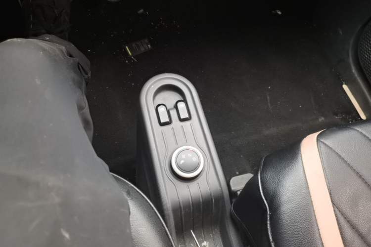 Used Wuling Hongguang MINIEV 2021 Macaron Premium Model – Lithium Iron Phosphate Gear Lever