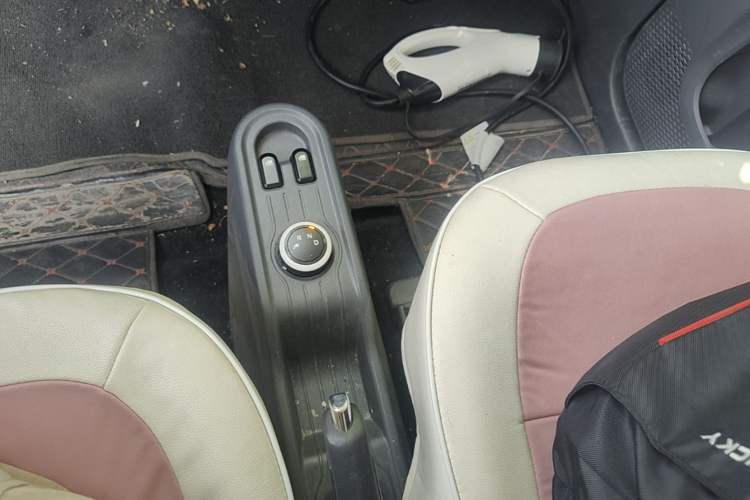 Used Wuling Hongguang MINIEV 2021 Macaron Premium Model – Lithium Iron Phosphate Gear Lever