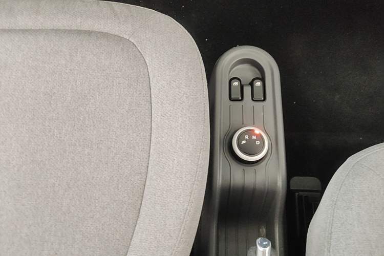 Used Wuling Hongguang MINIEV 2021 Macaron Fashion Edition Lithium-Ion Battery Gear Lever
