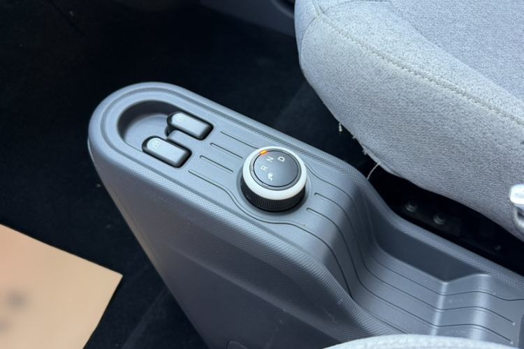 Used Wuling Hongguang MINIEV 2021 Macaron Fashion Model Lithium Iron Phosphate Gear Lever