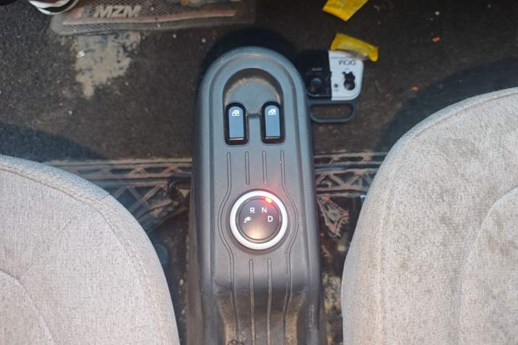 Used Wuling Hongguang MINIEV 2021 Macaron Fashion Model Lithium Iron Phosphate Gear Lever