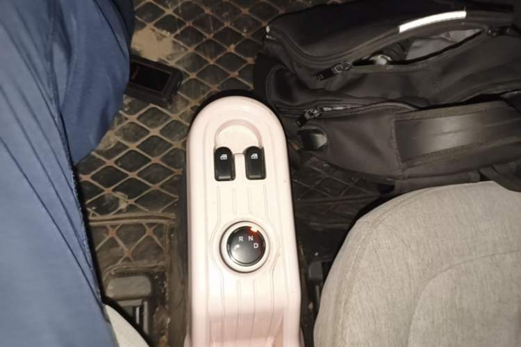 Used Wuling Hongguang MINIEV 2021 Macaron Fashion Model Lithium Iron Phosphate Gear Lever