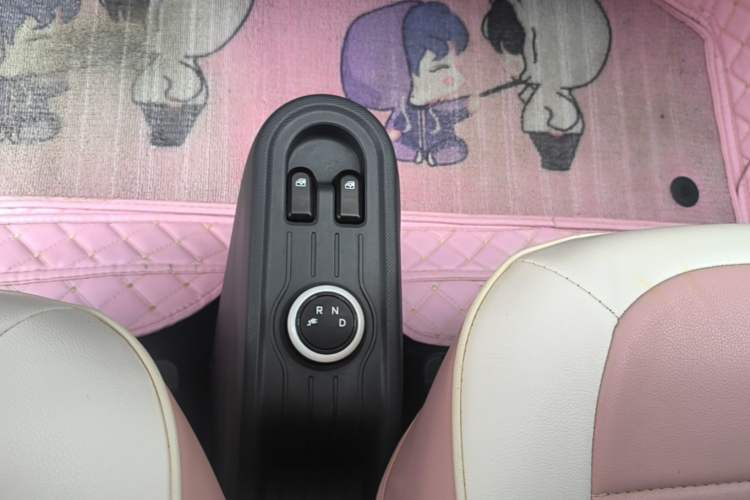 Used Wuling Hongguang MINIEV 2021 Macaron Fashion Model Lithium Iron Phosphate Gear Lever