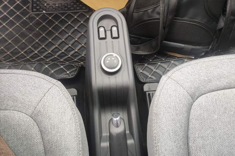 Used Wuling Hongguang MINIEV 2021 Macaron Fashion Model Lithium Iron Phosphate Gear Lever