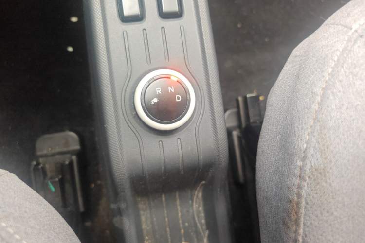 Used Wuling Hongguang MINIEV 2021 Macaron Fashion Model Lithium Iron Phosphate Gear Lever