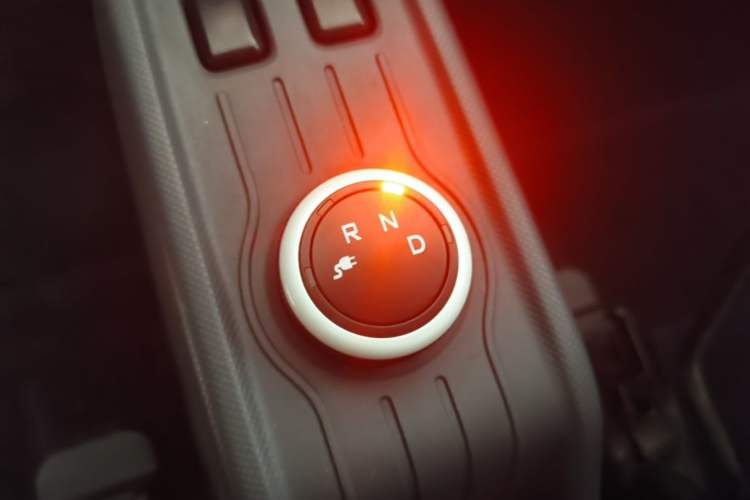 Used Wuling Hongguang MINIEV 2021 Macaron Fashion Model Lithium Iron Phosphate Gear Lever
