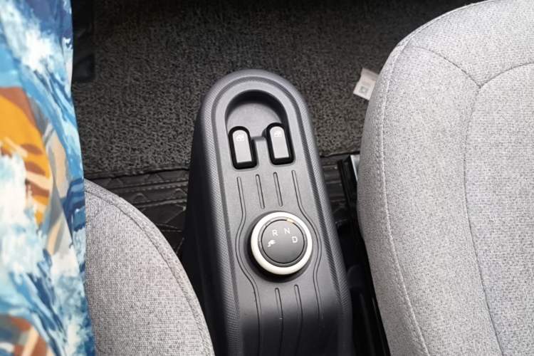 Used Wuling Hongguang MINIEV 2021 Macaron Fashion Edition Lithium-Ion Battery Gear Lever