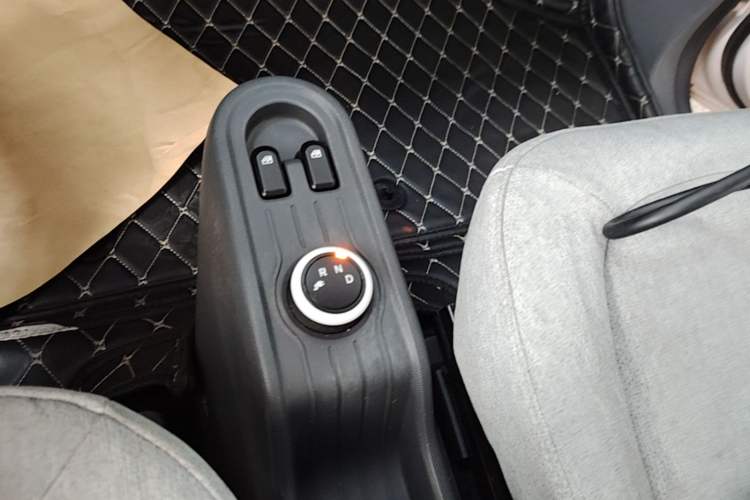 Used Wuling Hongguang MINIEV 2021 Macaron Fashion Model Lithium Iron Phosphate Gear Lever