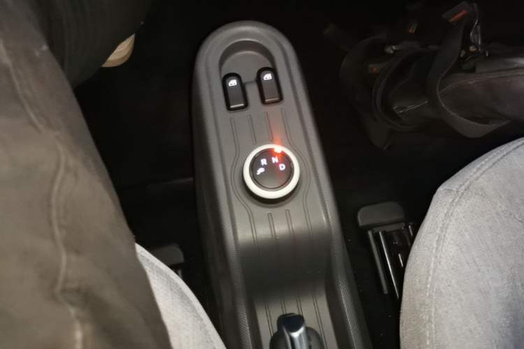 Used Wuling Hongguang MINIEV 2021 Macaron Premium Model – Lithium Iron Phosphate Gear Lever
