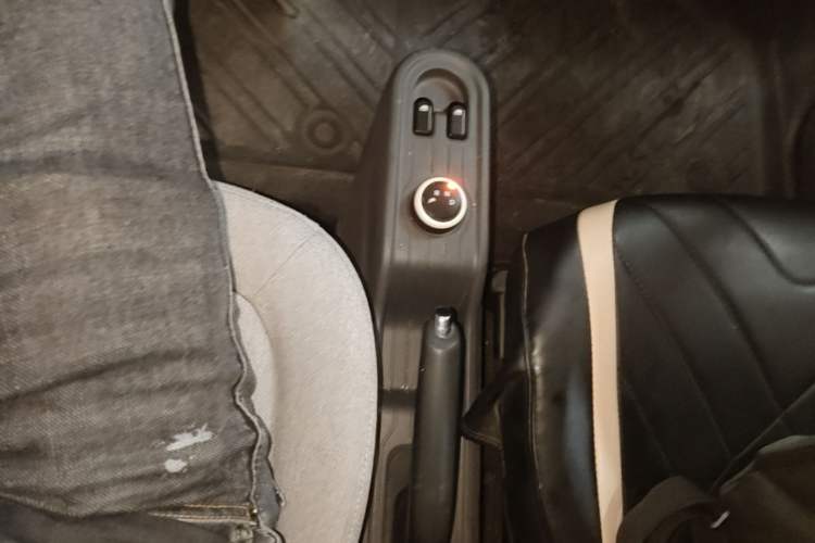Used Wuling Hongguang MINIEV 2021 Macaron Premium Model – Lithium Iron Phosphate Gear Lever
