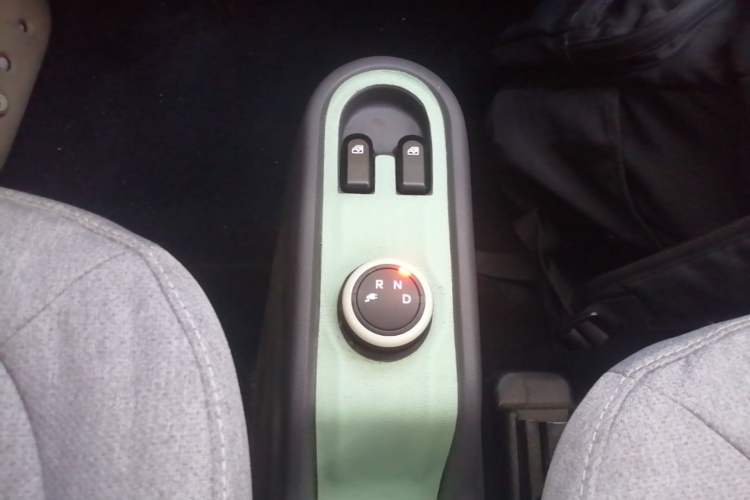 Used Wuling Hongguang MINIEV 2021 Macaron Premium Model – Lithium Iron Phosphate Gear Lever