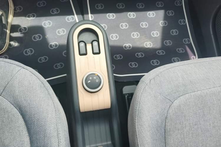 Used Wuling Hongguang MINIEV 2021 Macaron Fashion Model Lithium Iron Phosphate Gear Lever