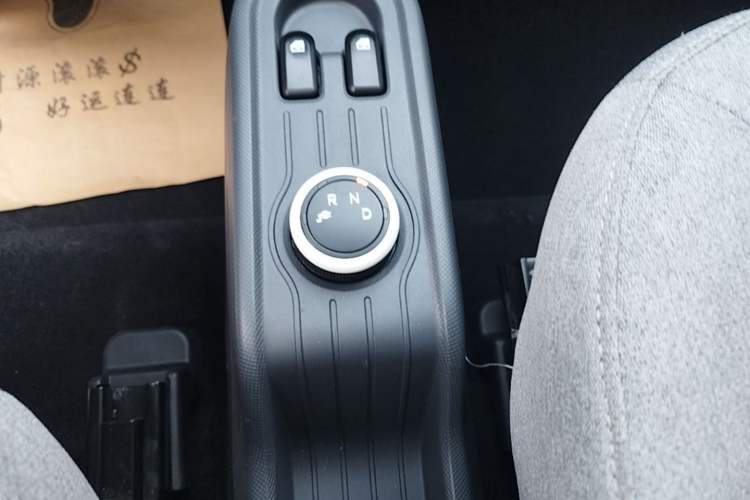 Used Wuling Hongguang MINIEV 2021 Macaron Fashion Edition Lithium-Ion Battery Gear Lever