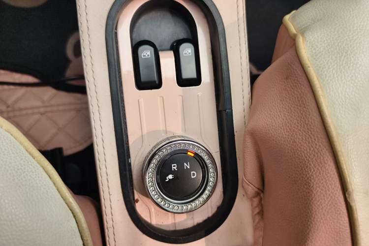 Used Wuling Hongguang MINIEV 2021 Macaron Premium Model – Lithium Iron Phosphate Gear Lever
