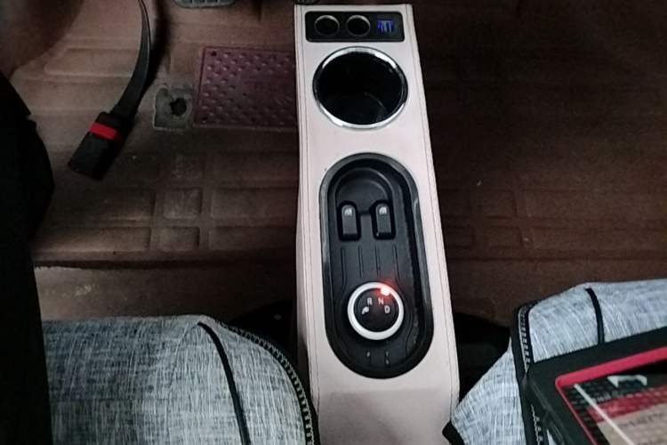 Used Wuling Hongguang MINIEV 2021 Macaron Premium Model – Lithium Iron Phosphate Gear Lever