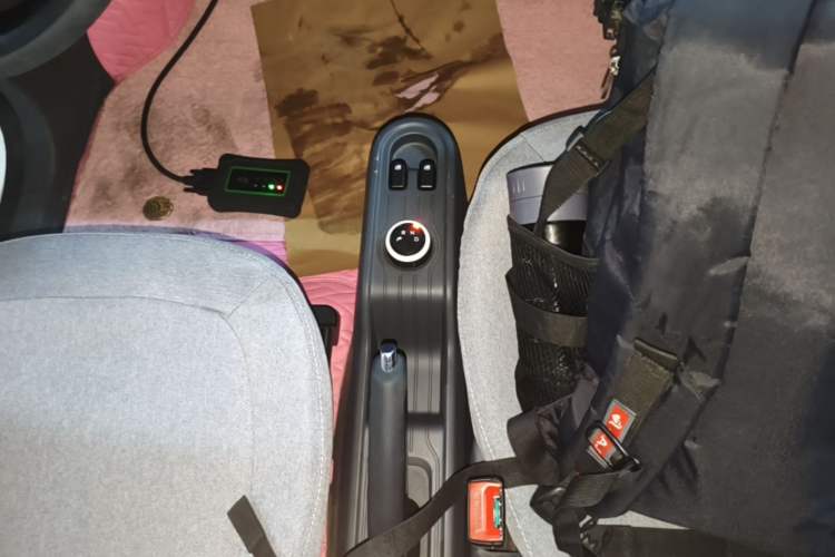 Used Wuling Hongguang MINIEV 2021 Macaron Fashion Model Lithium Iron Phosphate Gear Lever