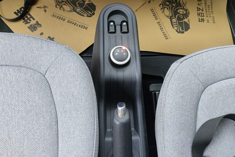 Used Wuling Hongguang MINIEV 2021 Macaron Fashion Model Lithium Iron Phosphate Gear Lever