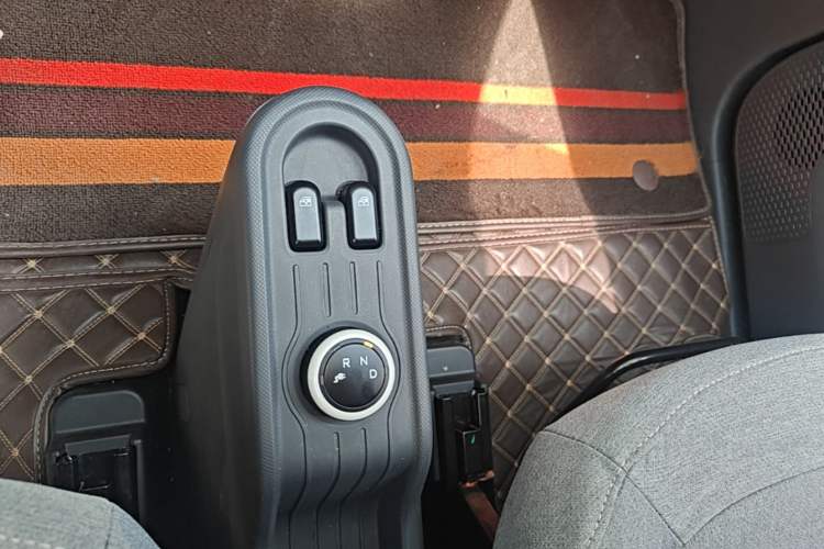 Used Wuling Hongguang MINIEV 2021 Macaron Premium Model – Lithium-NMC Gear Lever