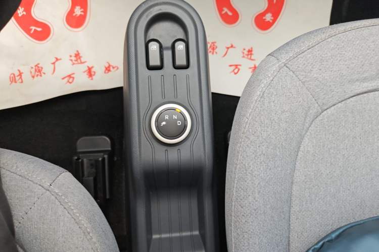 Used Wuling Hongguang MINIEV 2021 Macaron Fashion Model Lithium Iron Phosphate Gear Lever