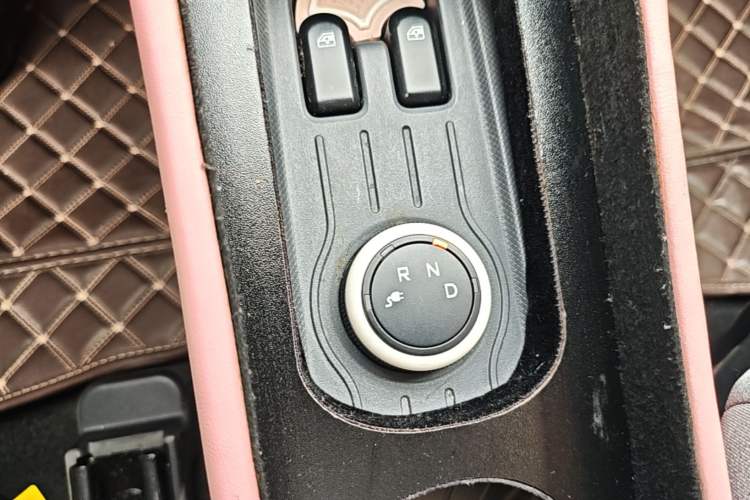 Used Wuling Hongguang MINIEV 2021 Macaron Premium Model – Lithium Iron Phosphate Gear Lever