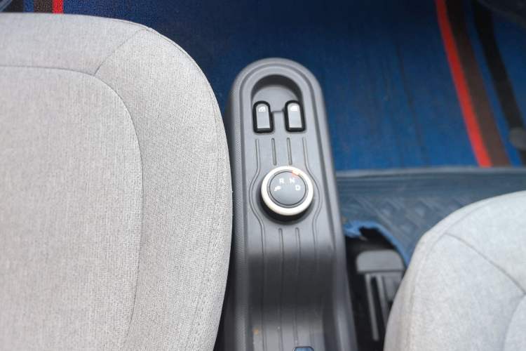 Used Wuling Hongguang MINIEV 2021 Macaron Fashion Model Lithium Iron Phosphate Gear Lever